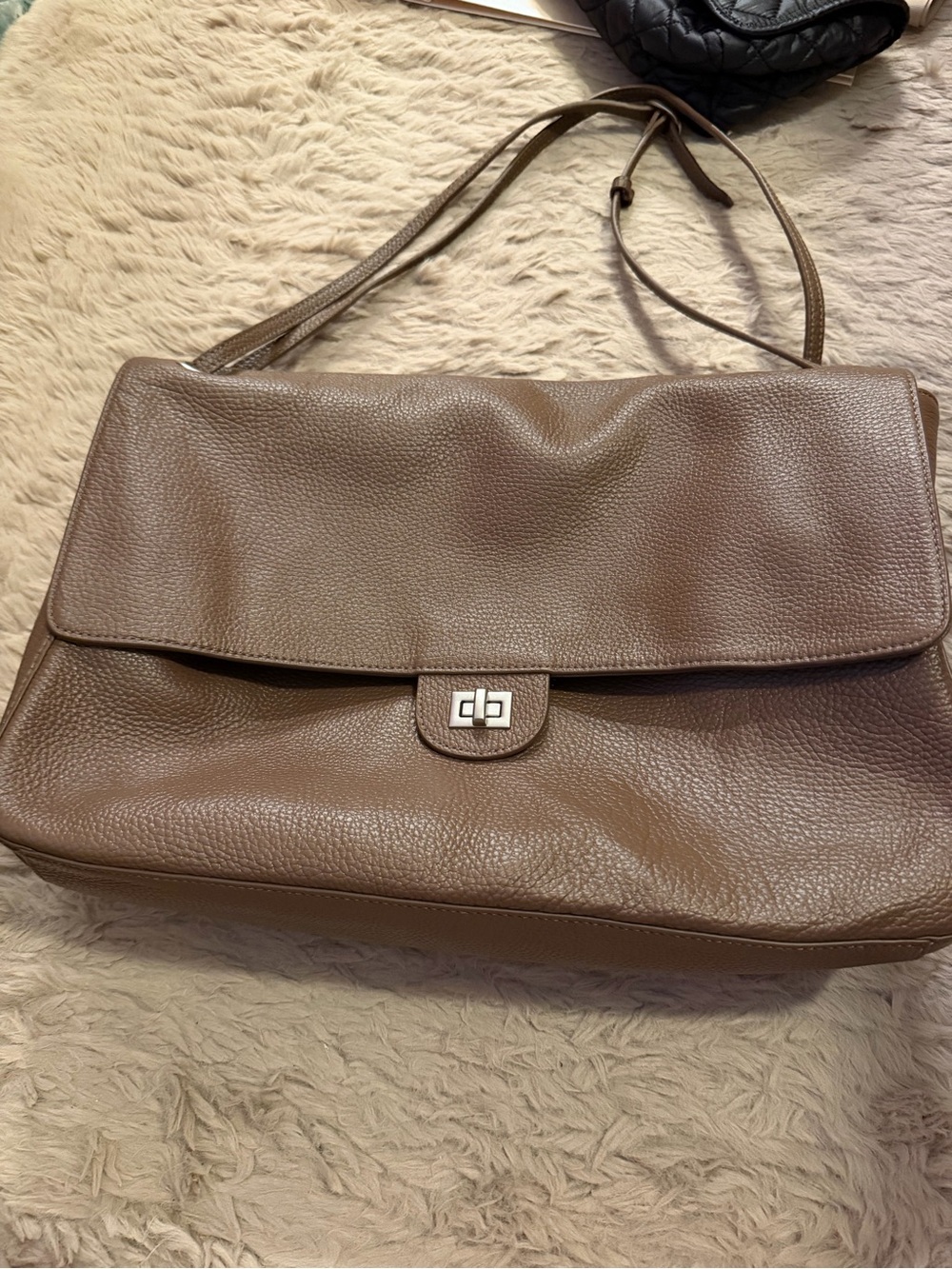 BRAND NEW LARGE SIZE MAXI FLAP HAND BAG IN TAUPE BROWN